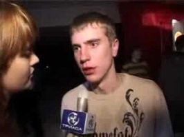 Плохо играл, видать, змее не понравилось.
Очень плохая музыка, она думала намного лучше будет.