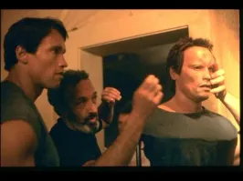 Это кукла-дублер, для сложных сцен ;) Как, например, у Шварценеггера )