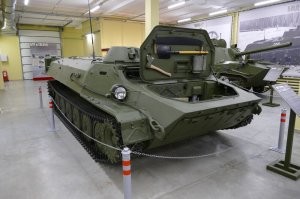 На дальнем плане Нюрка ))) САО 2С9 "Нона-С" (на базе БМД-1)- всеядная, самоходная, десантируемая артиллерия ВДВ! Кстати, первая броня у ЛНР... Отобрали четыре Нюрки у хохло-десантников с помощью палок ) Говорят, потом скидывались солдатам на автобусные билеты, чтобы те поехали домой.