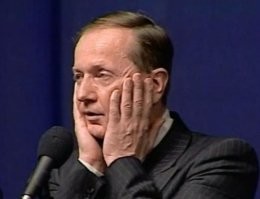 Мальчик устроил бурную реакцию на шутку  во время дня рождения