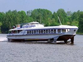 В пригороде ходила "Ракета".