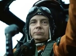 Решил посмотреть фильмографию Анатолия Кузнецова (1930-2014)... Испытал шок! Снимался с 1954 года- "Опасные тропы". Крайняя работа 2012г.- "Мосгаз". 108 ролей, маленьких эпизодических и больших (эпопея "Освобождение"). Озвучка и дубляж- 43! 
Вот такой он, наш красноармеец Сухов!!!
