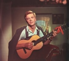 Решил посмотреть фильмографию Анатолия Кузнецова (1930-2014)... Испытал шок! Снимался с 1954 года- "Опасные тропы". Крайняя работа 2012г.- "Мосгаз". 108 ролей, маленьких эпизодических и больших (эпопея "Освобождение"). Озвучка и дубляж- 43! 
Вот такой он, наш красноармеец Сухов!!!