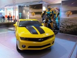 Ну правильно, это же байкерская тусовка, чего он на машине припёрся.