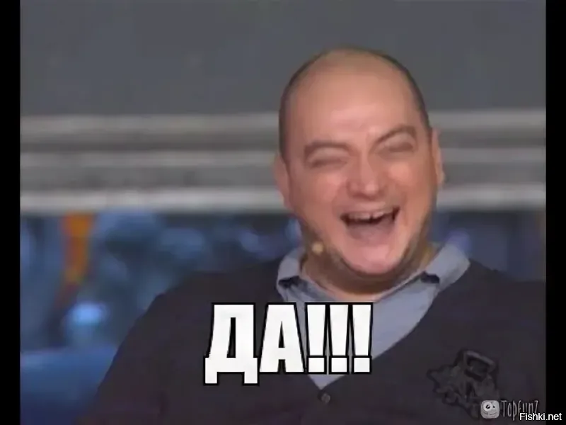 Мужчина нарисовал «Чужого» на грязной машине