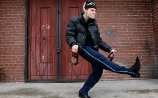 "Пьяный мастер... Подержи моё пиво, щенок!"
