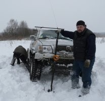 Не, в лесу на штурмана орать, когда он трос лебедки не туда разматывает.