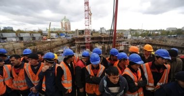 Ты видимо долгое время в коме был!?  На любую московскую стройку нос засунь, там 70% чуркабасов! Копать, месить, таскать, заливать, подгонять, класть, наносить.....А собянинская плитка? Думаешь её выпускники НИУ МГСУ укладывают??