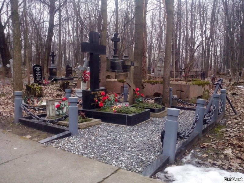 Вот ещё на Смоленском... Виктор Викторович Конецкий.