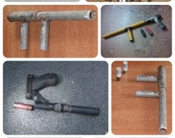 Это уже пружина нужна, несколько деталей. 
А так... 
Две трубы и "гвоздь".