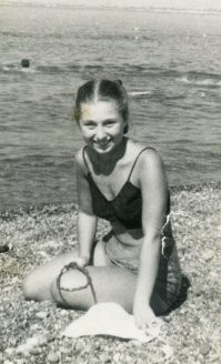 «На долгую память Раечке от Гали». 1950ые.