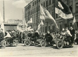 Казань. Первомайская демонстрация  на улице К. Маркса. 1950ые.