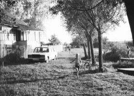 Там где 2107-морда чёрная,они шли с хромированной.Или чб фотка так передала или уже тюнинг?Но мажористо