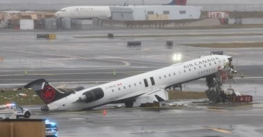 Самолёт Bombardier CRJ-900.