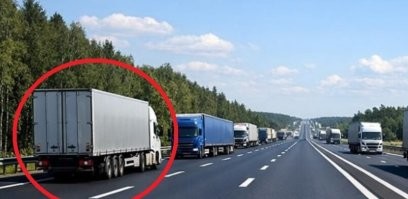 А это чё? Все двигаются не в ту сторону, а один правильный?!