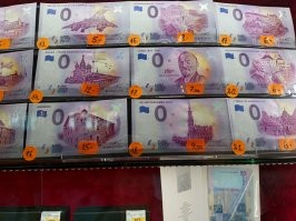 Рупии ноль денег. Евро, блин, с Лениным. И Россией