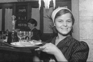 И мне графинчик принесите, пожалуйста.