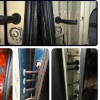 Непонятно, почему именно в петле, а так... 
В некоторых машинах так провода в двери ведут. 
Не гофрой, а скользящей трубкой.