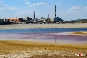 Как-то в детстве довелось мне пожить в г. Карабаш, где как раз был медеплавильный завод. Это просто пипец. Лунные пейзажи в горах, выжженных кислотными дождями, ужасная экология и прочее..  Интересно, с тех пор что-то поменялось в лучшую сторону...
 - вид со спутника