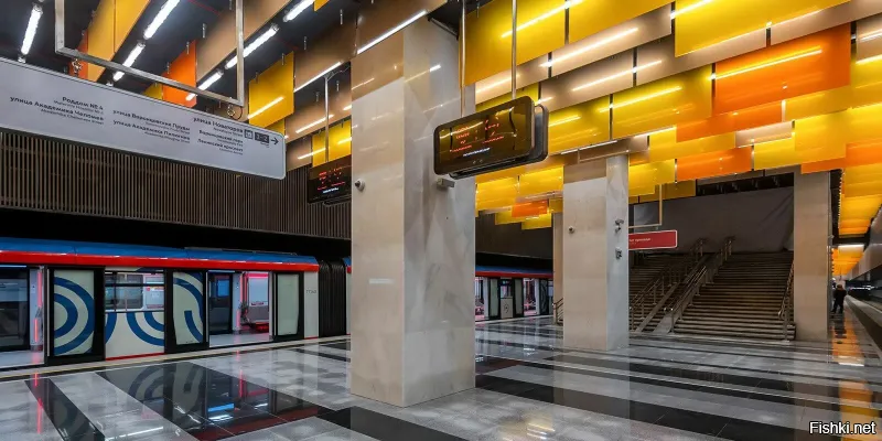 А меня вот больше эти стеклянные листы на проспекте Вернадского настораживают