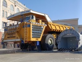 В аптечке БЕЛАЗА на амбулаторном лечении могут находиться до 5 человек 
Машинки, конечно, впечатляющих размеров