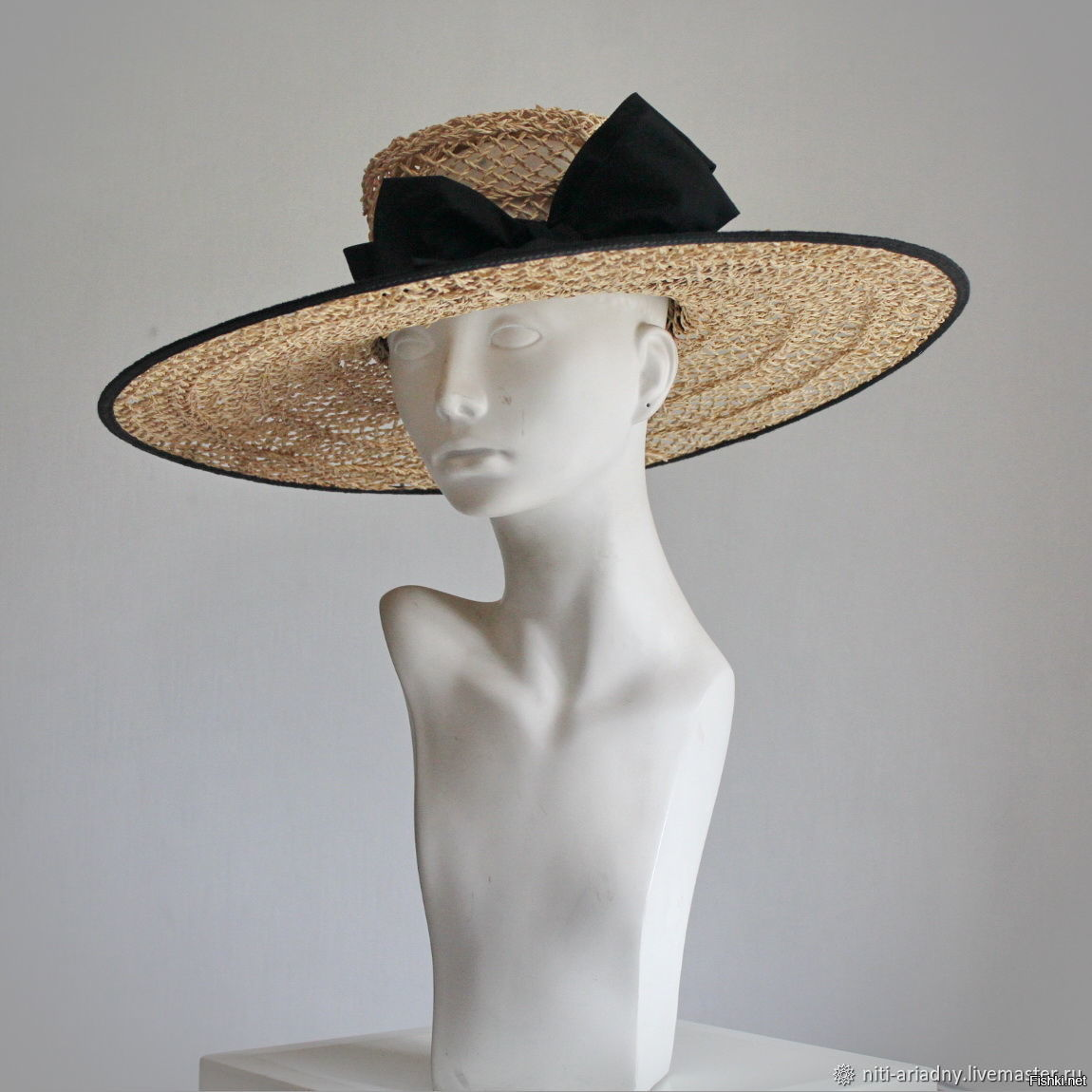 Ну, по виду, не. Он был в белом кустюме и шляпе. Рядом сидела дама в такой шляпе:
Но теоретически, возможно.
Да пофиг. Главное, что мы чуть шеи не вывихнули :)