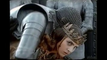 Парень уснул в бильярдном клубе, а девушка проявила находчивость