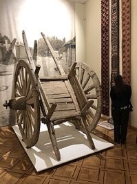 Вы правы, это телега. Впрочем, арба тоже подвид телеги.
Арба классическая - это двухколёсная (одноосная) телега.