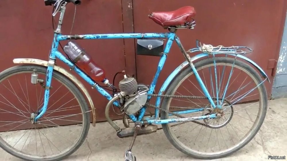 Ну в моем детстве так называли, по крайне мере в родном Новосибирске. 

Тут стоит понимать отличия. Есть МоПед (от мотор+педали), так называли верховины с педалями, карпачи, Риги с мотором семейства "Ш" (например Ш58). 

А Вело-мопедами называли аппараты, которые были с двигателями серии Д (Д4, Д6 (самый массовый, на моей памяти) и Д8 - мечта которую было не найти, он как Д6, только зажигание без кулачка), это, в основном Риги - например Рига 7. 

А вот велосипед с мотором, это был любой велосипед, на который воткнули движок из серии Д, продавались комплекты для оборудования велосипедов. Прикреплю фотки, что бы было понятно. 

1-е фото, верховина, двигатель Ш52 с педальками - это у нас называли мопед. 

2-е фото Рига-7 Такие у нас называли вело-мопед. В отличие от велосипеда это было заводское изделие, но с двумя цепями и педалями как на велосипеде, а не торчащими из мотора. 

3-е фото велосипед с мотором, т.е. на серийный велосипед приделали двигатель. В данном случае Д4 на велосипеде "украина". Но часто последние оба варианта называли одинаково - вело-мопед. 

4-е фото - мокик, например "Карпаты" с кикстартером, но и его чаще называли просто мопед, "мокик" реже

Эх что то юность вспомнил аж, купить себе что ли дырчик с "дэшником", на даче до магазина гонять....