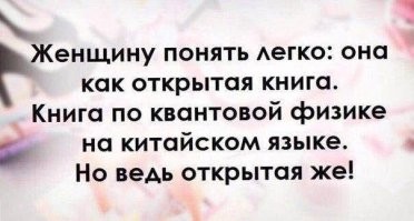 На заправке девушка набирала бензин в пластиковые пакеты