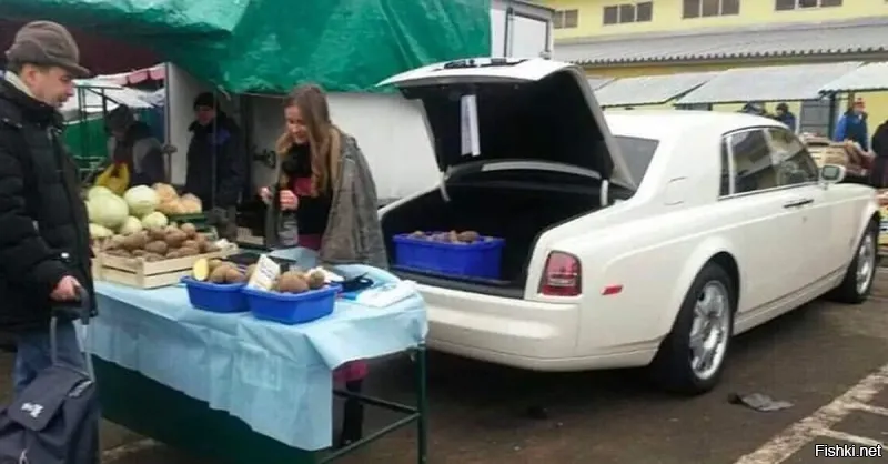 И правда. В Rolls-Royce намного удобнее в сапогах да и валенках ездить. Плюс багажник побольше будет. Бульбы больше влезет.