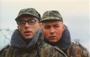 Есть ещё волшебная русская традиция: оставлять на могилах усопших разного рода свежие продукты и напитки.