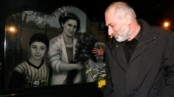 ну молодец, фурщик, чё
проучил, аднака
.
если не похоронят всех в легковушке....
.
много езжу, периодически сталкиваюсь с такими фурщиками....
.
Очень, очент понимаю господина Калоева
.