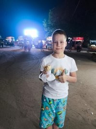 Центр Колвы у пляжа. Даже шаверму кушать можно без опаски.