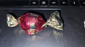 Я тут конфетки купил... Открываю, а там ЗВЕЗДА СМЕРТИ!