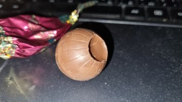 Я тут конфетки купил... Открываю, а там ЗВЕЗДА СМЕРТИ!