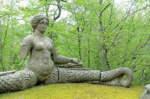 И ейный памятник.