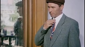 Ну, повалила Вологодчина как по заказу. На самой первой картинке - рынок в Вологде. 
Тогда алаверды: ещё один кадр из "Калины красной" с личной историей. В отражении витрины (это магазин спорттоваров) - площадь, одноэтажный универмаг и зеваки, пришедшие на съемки. В этой толпе, где-то левее - пятилетний я)) Именно этот момент съемок - единственный, который я помню.