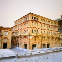 Древний Рим, инсулы, это и были, возможно, первые комуналки.