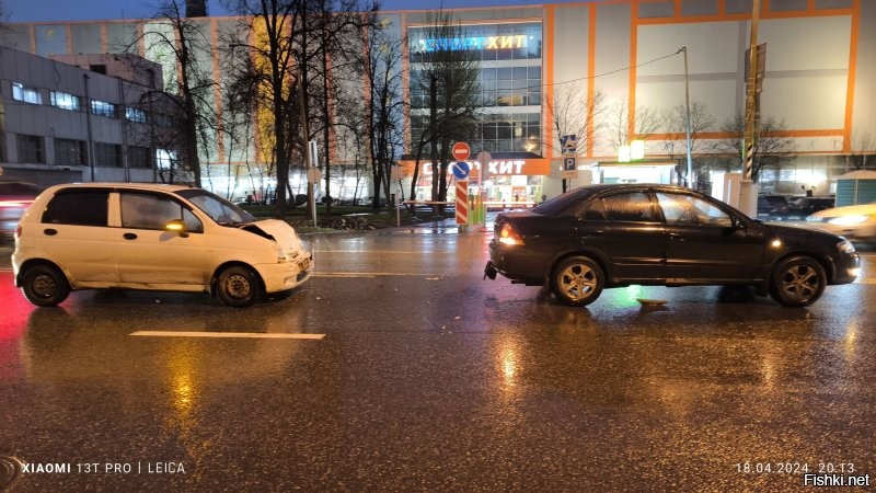 У меня было за 4 года три аварии, будучи курьером: 2 из них были задним ходом - в незнакомых дворах случалось. Короче, мелкие царапинки, легкие вмятины, лучше бы я по месту дал на руки от 10 до 15.000. потому что страховка стала, как на дрожжах: в начале отдал 23.000, потом 30.000.
Этой зимой тоже мелочь случилась,  даже оформлять не стал, просто 5.000 перечислил, иначе страховка стала бы под 50000. Реально, я столько ущерба не причинил, сколько оплатил страховой. Но не без плюсов, один"гость" из Таджикистана мне в задницу въехал, так что его Matiz уже никуда не поехал, п он хотел за 10000 отмазаться. Послал его нахрен, а страховая мне потом 86.000 перечислила.