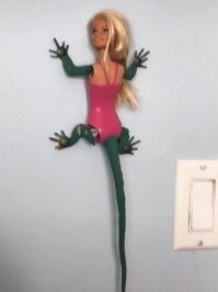 Либо они существуют(рептилоиды), либо кто то пересмотрел все старые передачи рентв