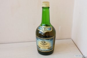 Помню у нас в серванте вот такое стояло.