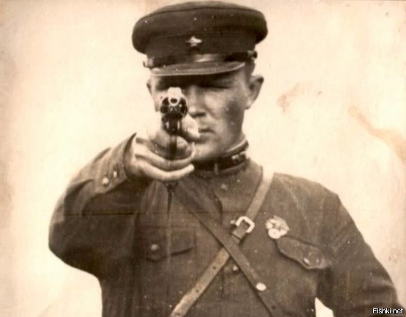 раньше офицеры стрелялись.....