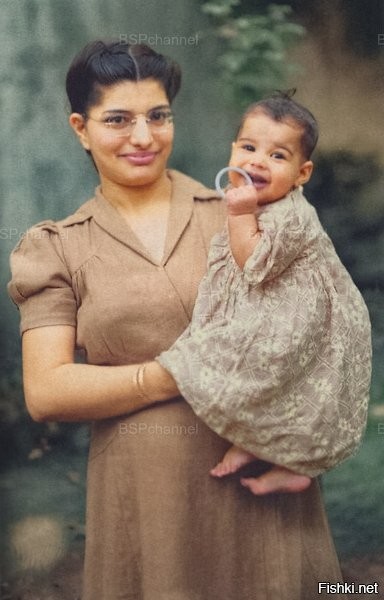 А потому что мамка в детстве в платья наряжала вот и получился фредик-гей
А пел то конечно хорошо.