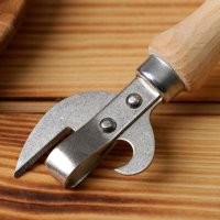 Сломаться мог только кухонный стол , к которому эту штуку прикручивали 
Добавлю ещё один не убиваемый шедевр