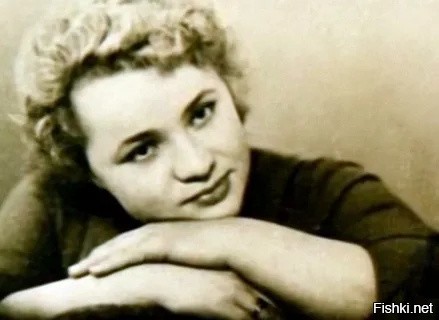 Когда она была студенткой выглядела иначе.
А в фильме 12 стульев ей уже 33.