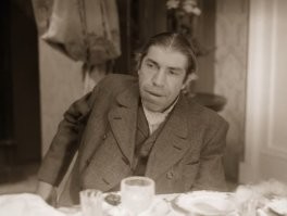 - Да не согласен я. - С кем? С энгельсом или с каутским? - С обоими