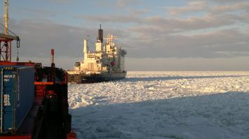 А ещё у ВАЙГАЧА есть гидроразмыв по периметру. ВАЙГАЧ в Финском заливе,работает на проводке зимой 2011
