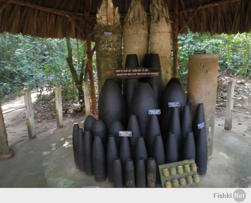 я там был. картинки у них там тоже весёлые. не забывайте что там ещё жара и духота круглосуточная. попробуй повоюй там в джунглях. у американцев не было шансов. а шипы у всех ловушек партизаны гавном мазали, чтобы инфекции побольше в рану занести. задача была не убить врага, а покалечить. убитого увезли и всё. а раненого ещё и лечить надо. возни гораздо больше.