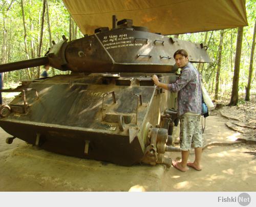 я там был. картинки у них там тоже весёлые. не забывайте что там ещё жара и духота круглосуточная. попробуй повоюй там в джунглях. у американцев не было шансов. а шипы у всех ловушек партизаны гавном мазали, чтобы инфекции побольше в рану занести. задача была не убить врага, а покалечить. убитого увезли и всё. а раненого ещё и лечить надо. возни гораздо больше.